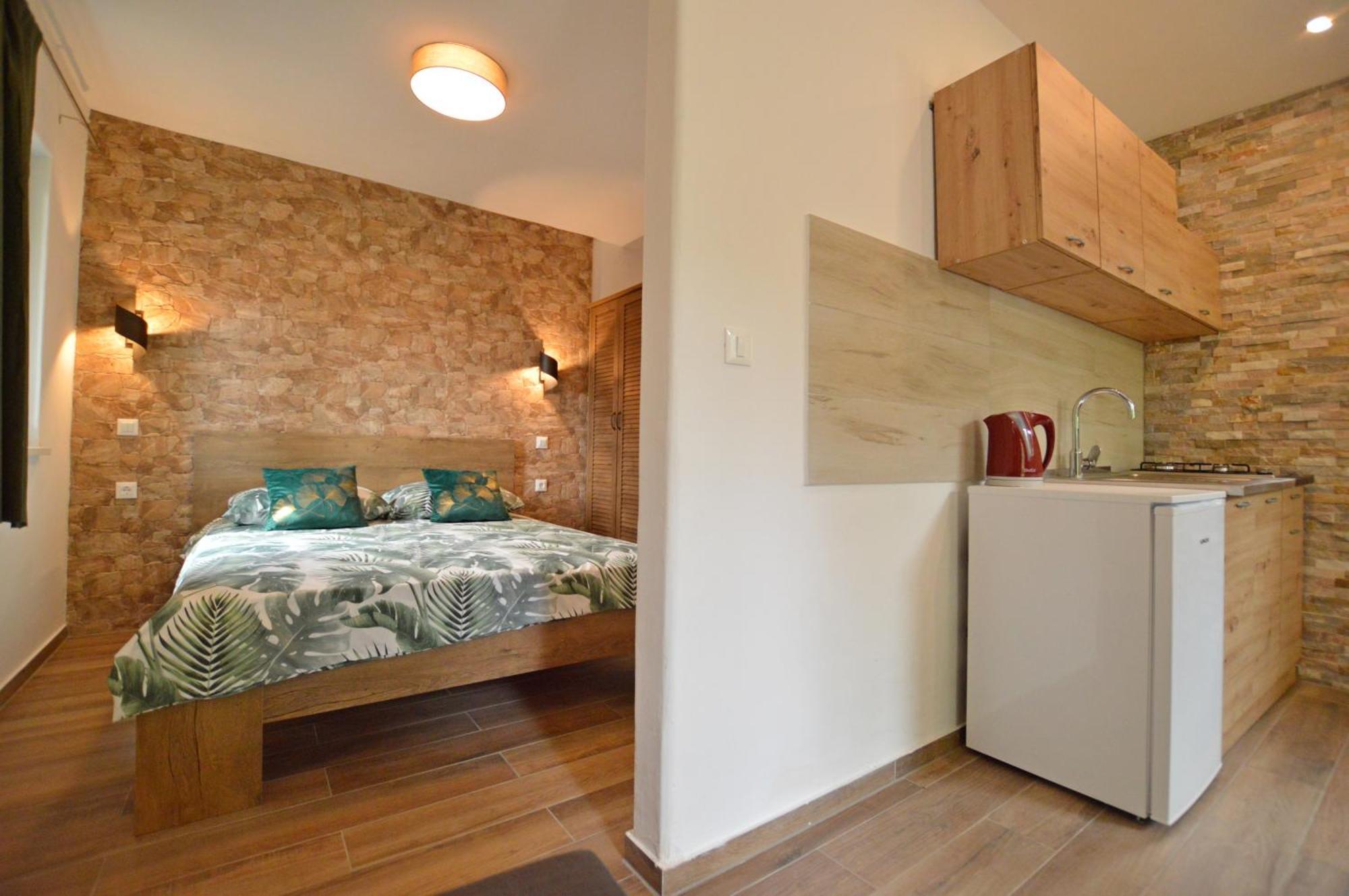Apartma Ginko House